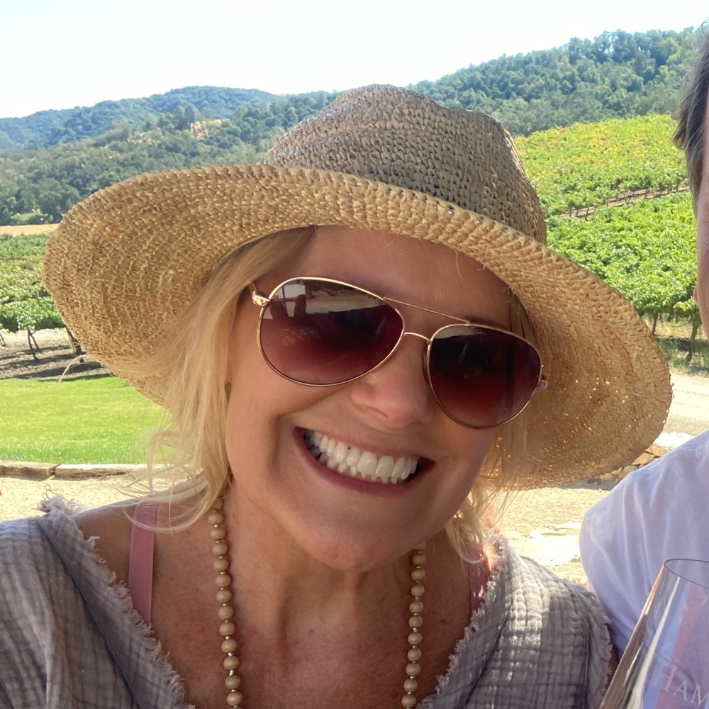 Meet your Posher, Lora